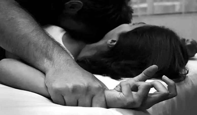 woman and youth commits suicide After Illicit Relationship News Viral at Tumakuru rbj