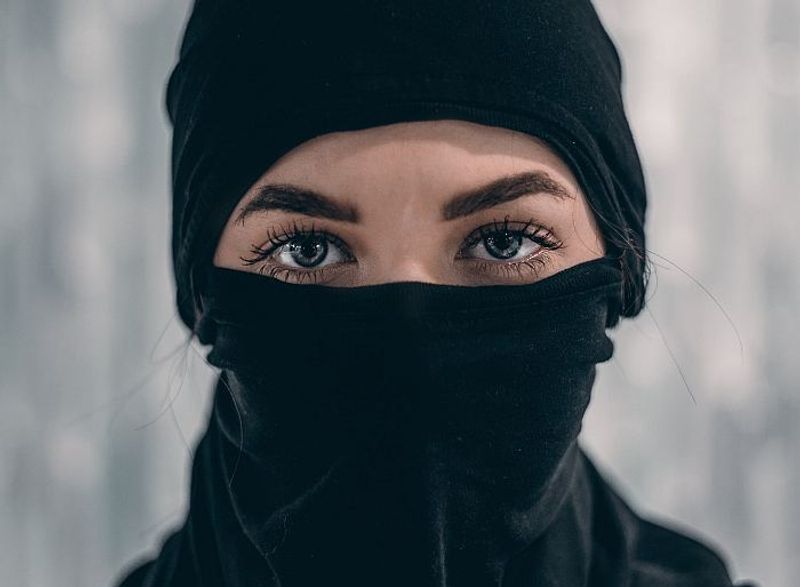 Switzerland bans face coverings-VPN