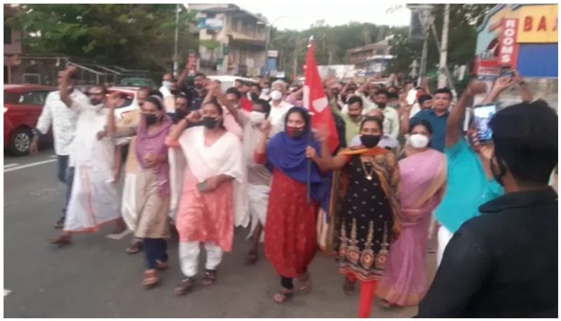 protest in chadayamangalam against cpi  chinjurani candidateship