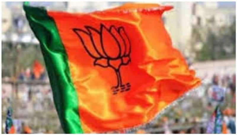 bjp move to field members of panthalam kottaram fails as they reject proposal