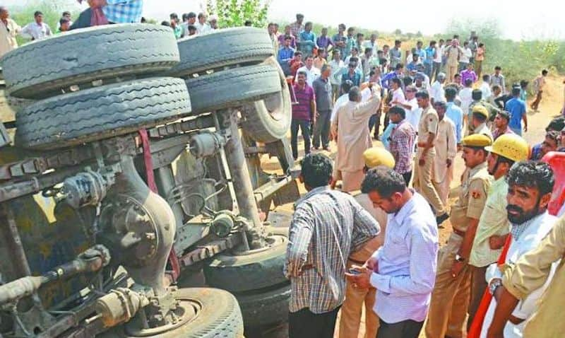 Road Accident more dangerous than coronavirus Nitin gadkari reveals stats in Lok sabha ckm