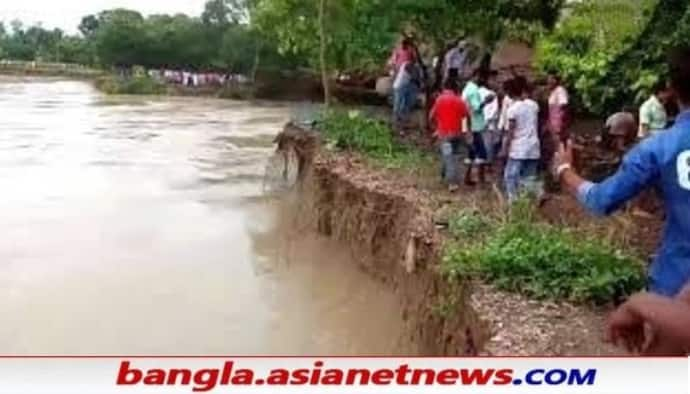 মুর্শিদাবাদে আচমকা গঙ্গার  দীর্ঘ পাড় জুড়ে নামল  ধ্বস, আতঙ্কে এলাকা ছাড়ল মানুষ