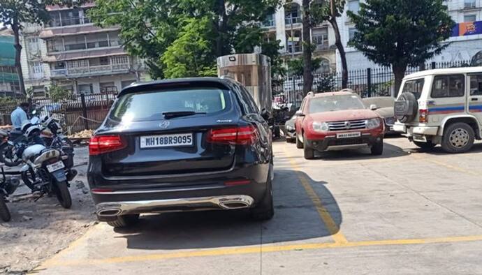 एंटीलिया केस: घर के पास खड़ी SUV का असली नंबर प्लेट मिला, NIA ने ब्लैक मर्सिडीज भी जब्त किया