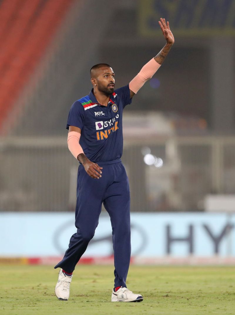 Hardik Pandya surpasses Virat Kohli; Shikhar Dhawan, Cristiano Ronaldo  among Most Marketable Athletes 2021-ayh