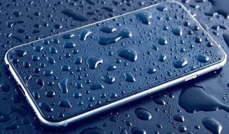 Useful tips to avoid retrieve smartphone in a good condition if dropped in water