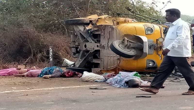 road mishap in warangal, 4 women dead, 4 injured - bsb