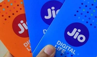 হু হু করে কমছে 'Jio'-র গ্রাহক , কাস্টমার টানতে  বাম্পার অফার রিল্যায়েন্স জিও ফোনের