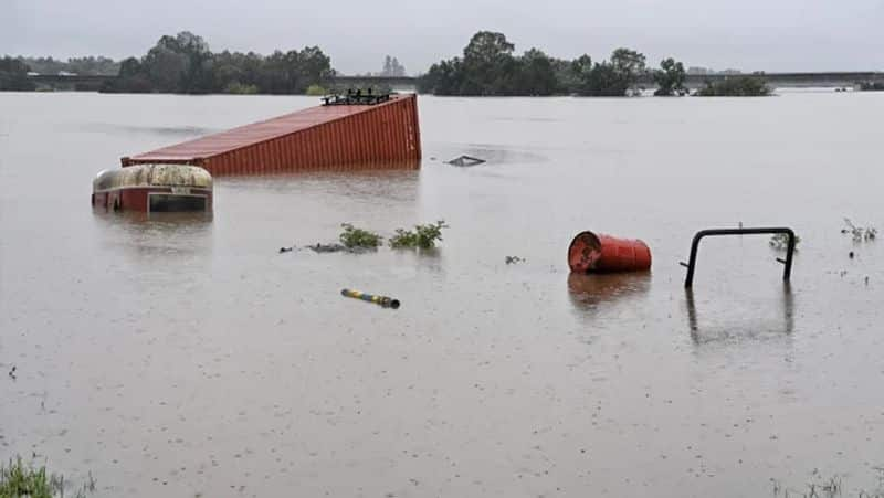 8 members of farmers stuck in the water stream in jagtial district ksp