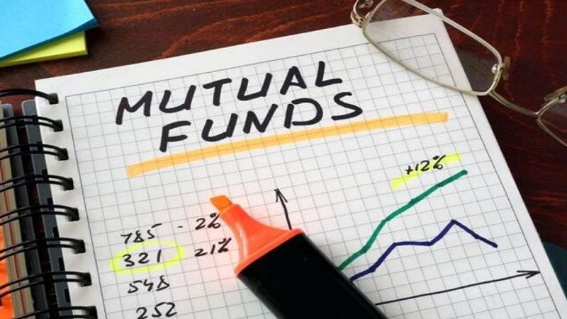 Hybrid mutual funds: Balancing risk and return