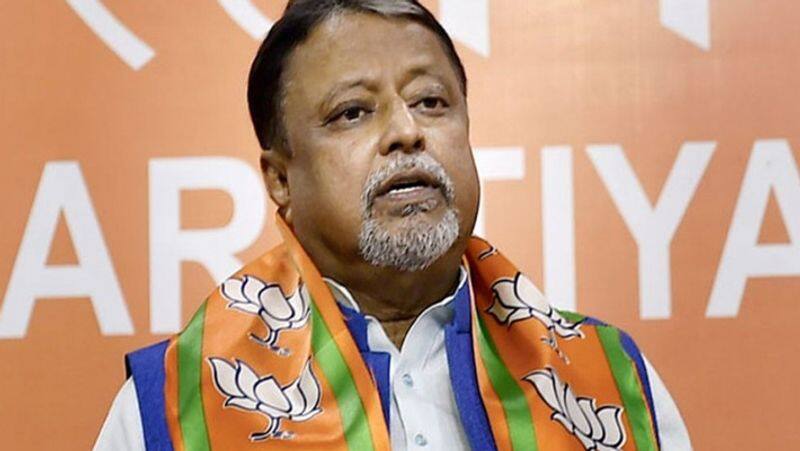 Mukul Roy is not as bad as Suvendu Adhikari: Mamata Banerjee-dbr