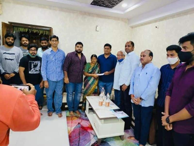 TRSUSA Members Helps Late Nallamada Devender Mother