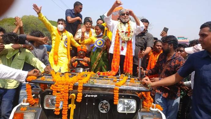 প্রচারে ব্যস্ত মিঠুন, রোড শো-এর মাঝেই হঠাৎ ছন্দপতন, সানস্ট্রোকের জেরে ফিরলেন কলকাতায়