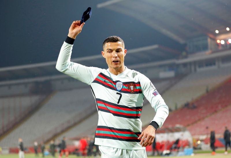 Cristiano Ronaldo walks off pitch after Portugal is denied winning goal against Serbia-ayh