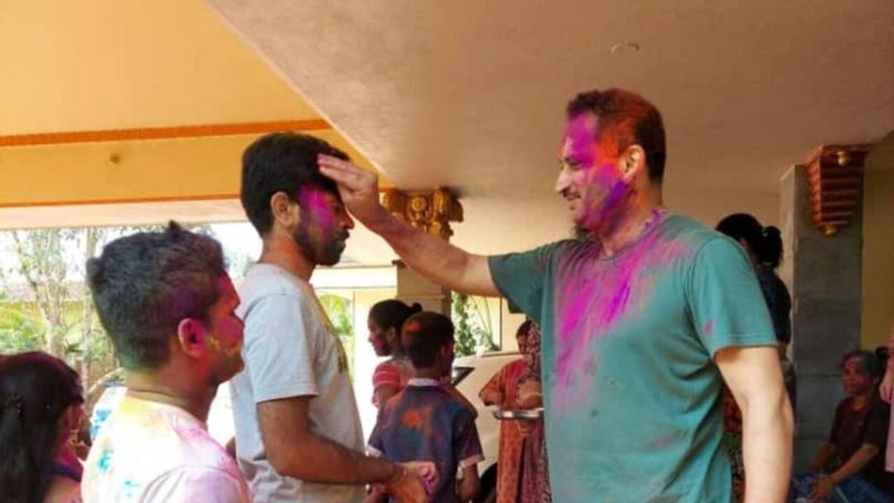 <p>ಪ್ರತಿ ವರ್ಷವೂ ಅನಂತ್ ಕುಮಾರ್ ಹೆಗಡೆ ಹೋಳಿ ಸಂಭ್ರಮದಲ್ಲಿ ಮಿಂದೇಳುತ್ತಾರೆ. </p>
<p>ಪ್ರತಿ ವರ್ಷವೂ ಅನಂತ್ ಕುಮಾರ್ ಹೆಗಡೆ ಹೋಳಿ ಸಂಭ್ರಮದಲ್ಲಿ ಮಿಂದೇಳುತ್ತಾರೆ. </p>