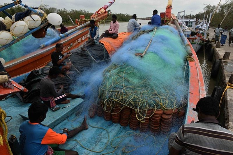 salt water purifying machine attached in fishing boat snr