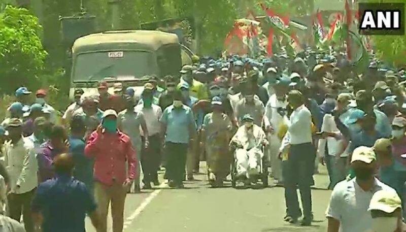 Mamata Banerjee leads Padyatra on wheelchair in Nandigram-dbr