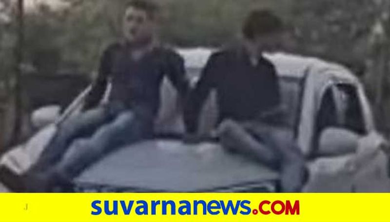 Youths clicks selfies on a moving car received a massive challan in Uttar pradesh ckm