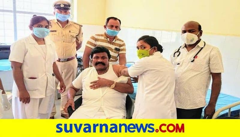 BC Patil Get Corona Vaccine at Hospital in Hirekerur grg