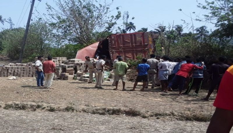 people Full happy after alcohol Loaded lorry overturnes Near Ankola rbj