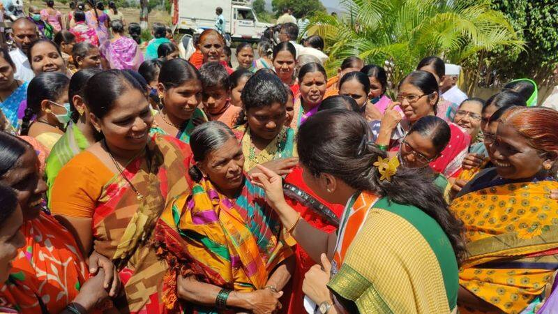 MLA Anjali Nimbalkar Advised to Old age Woman for Take Good Care of Health grg