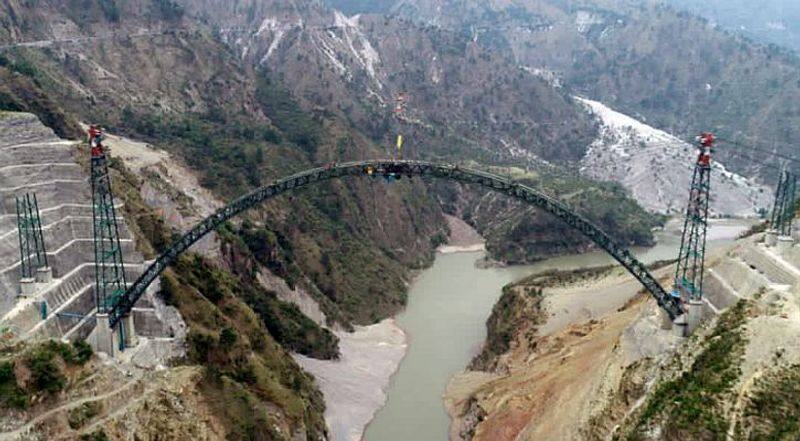 Arch on world's highest rail bridge over Chenab is connected-VPN