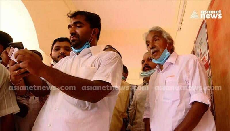 oommen chandy against cm pinarayi vijayan after voting