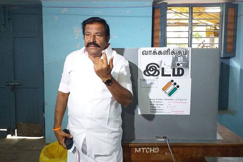 DMK leader insults women, talks of bribing voters-VPN