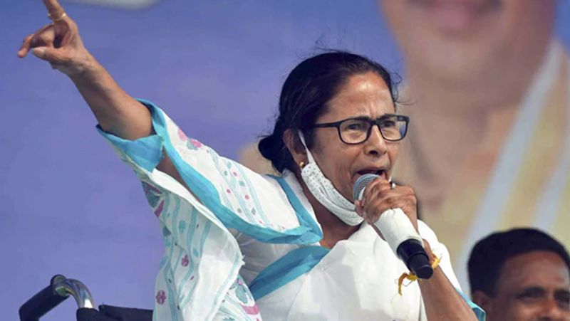 Mamata targets EC over Cooch Behar firing, rename MCC Modi Code of Conduct-VPN