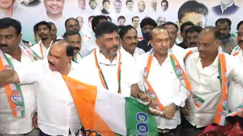 Shivamogga JDS President Manjunath Gowda Joins Congress rbj