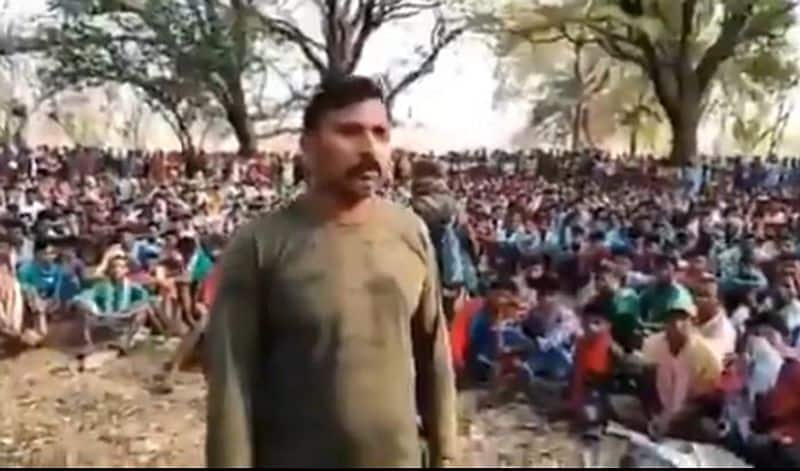 Naxals release kidnapped CRPF soldier Rakeshwar Singh Manhas-VPN