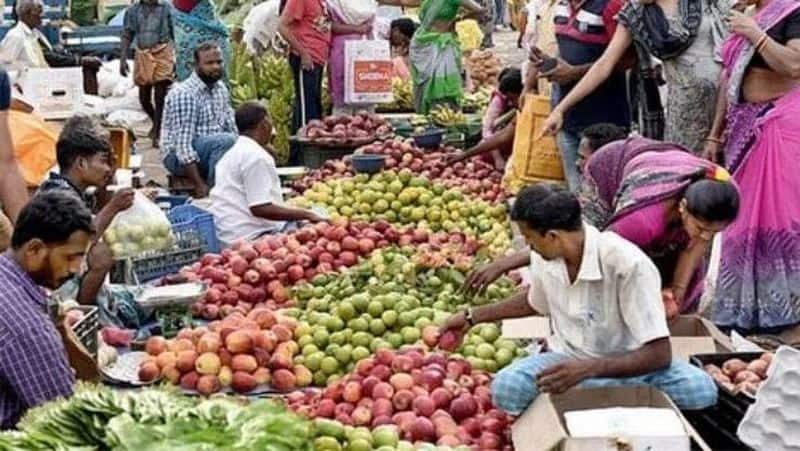 Tomato and onion prices have decreased in Koyambedu market in Chennai KAK