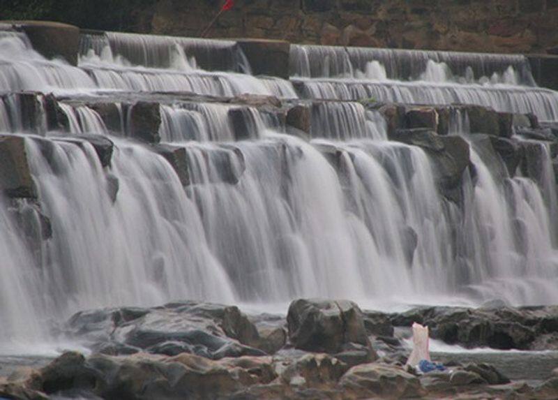 Tourists are prohibited from bathing in Kodiveri Dam as the water level in Bhavanisagar Dam has increased KAK