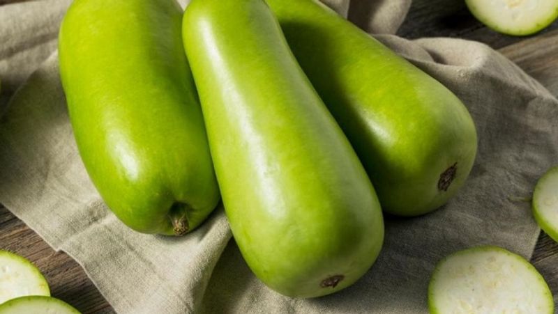 Fibers, Vitamins and Nutrients Health benefits of eating bottle gourd