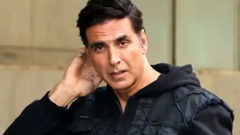 Akshay Kumar returns home after testing negative for COVID-19 mah