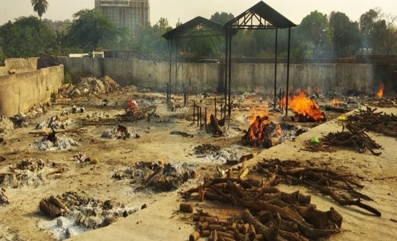 Crematorium staff Did Work 24 Hours at Cemetery in Bengaluru grg