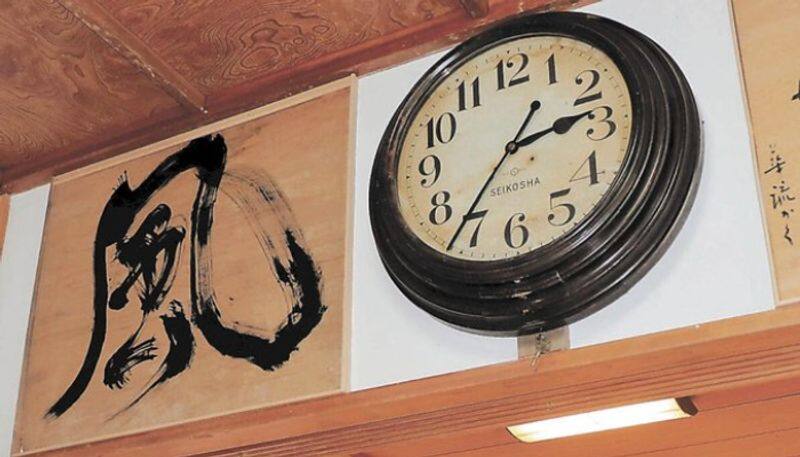 100 year old japanese clock stopped after 2011 earthquake start ticking after 10 year