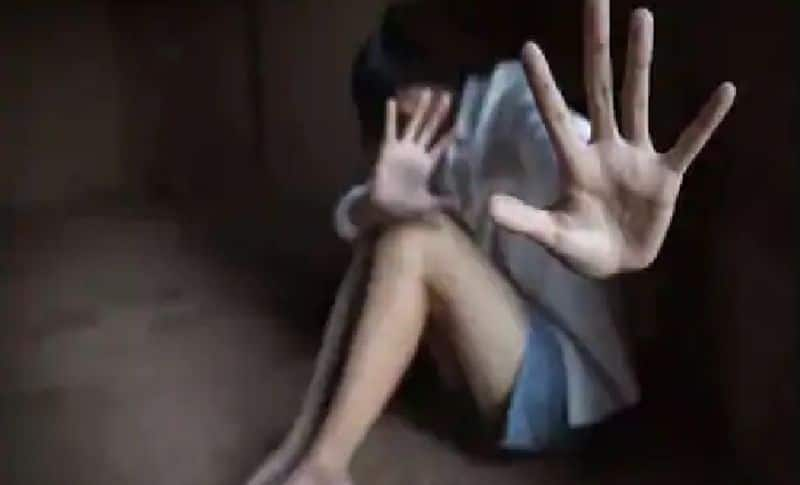 minor girl escaped from a prostitution gang with the help of dial 100 in guntur