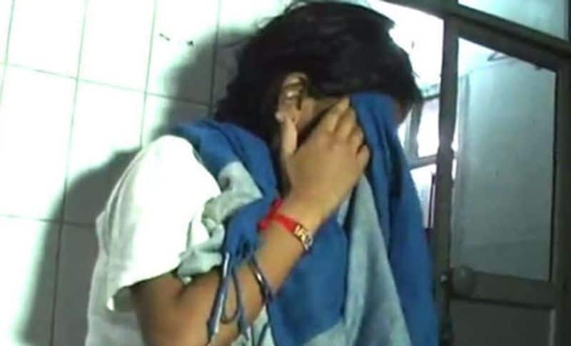 Parents relatives thrash teacher who assaulted Class 7th student in guntur