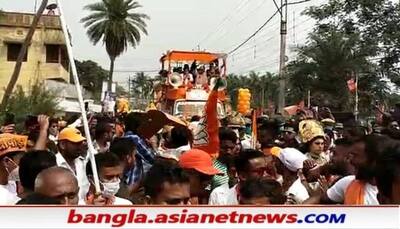 নববর্ষের দুপুরে মহাগুরু, ভাটপাড়া ও জগদ্দল বিধানসভা কেন্দ্রের ভোট প্রচারে মিঠুন চক্রবর্তী