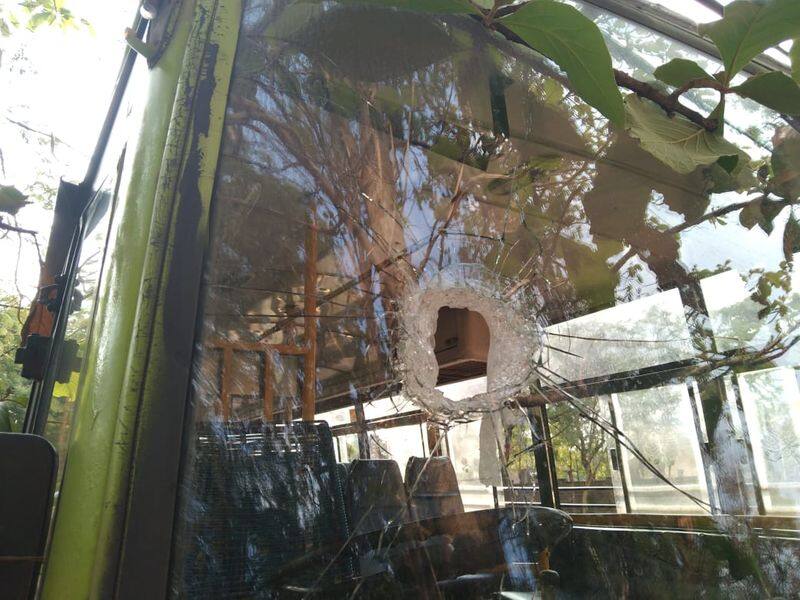 Government Bus Driver Dies due to Stone Pelting at Jamakhandi in Bagalkot grg