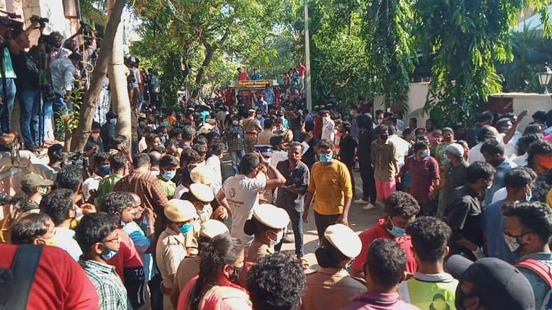 Actor Vivek  funeral procession has started