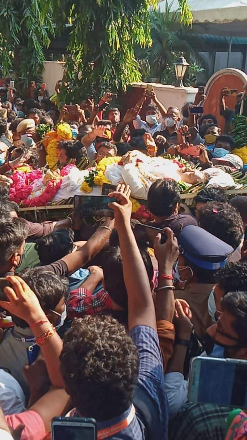 Actor Vivek  funeral procession has started