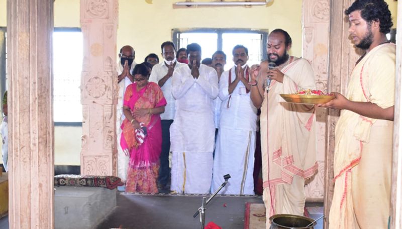 janasena activiststs perform chandi homam for pawan kalyan ksp