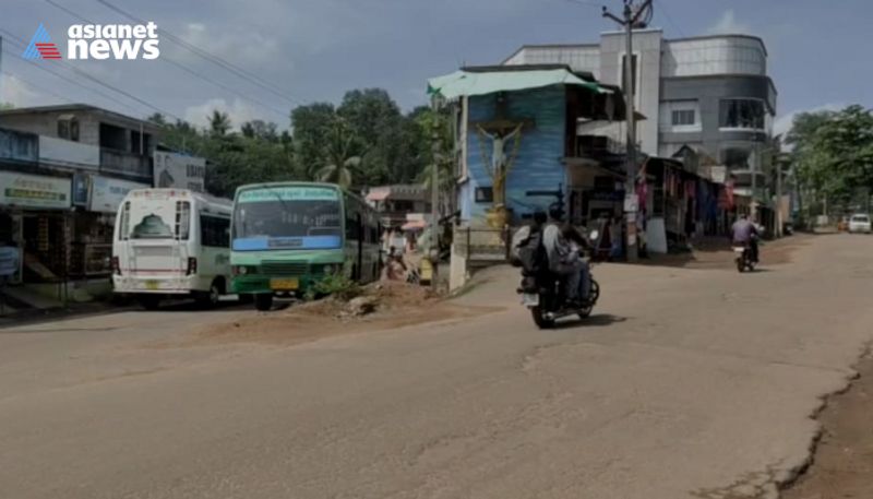 tamil nadu opens some of the roads it had barricaded in kerala border