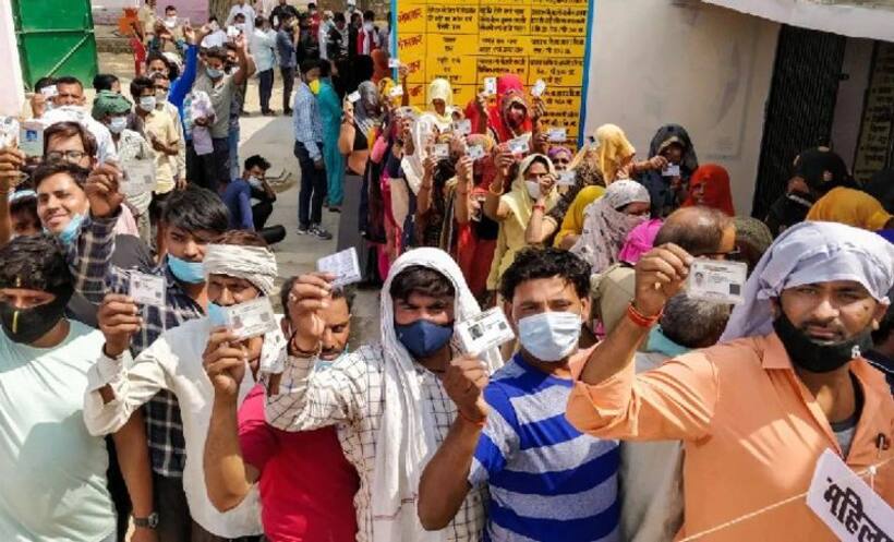 Centre brings 4 crucial decisions regarding voting; Aadhaar-linked ID, 4 registration attempts and more