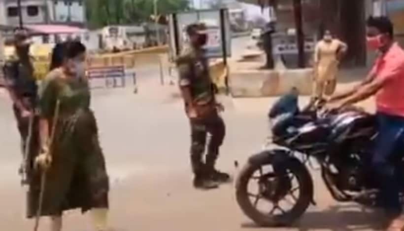 Chhattisgarh: Pregnant lady DSP manages traffic, urges people to follow covid guidelines