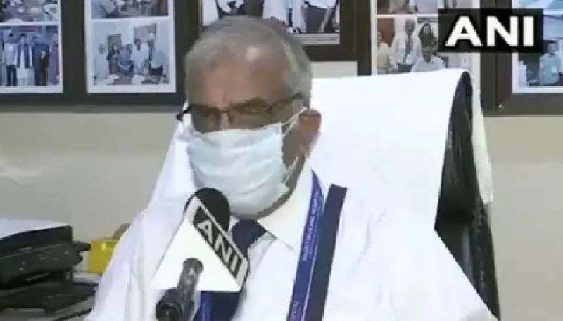 delhi doctor breaks down before media as there is no oxygen left for patients