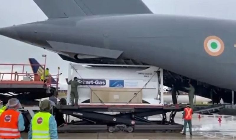 Coronavirus 2nd wave IAF aircraft Airlifts cryogenic Oxygen tanks from singapore ckm