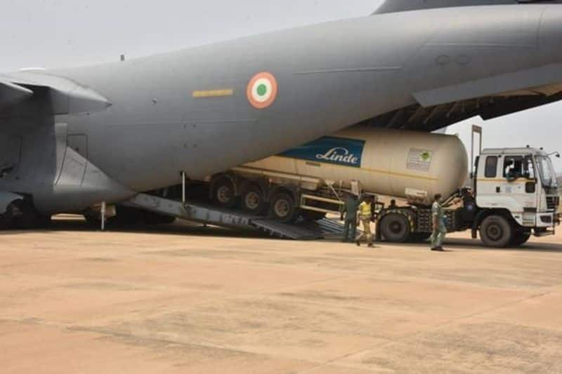 4 cryogenic tanks transporting oxygen airlifted from Singapore, to reach West Bengal this evening: MHA-dnm