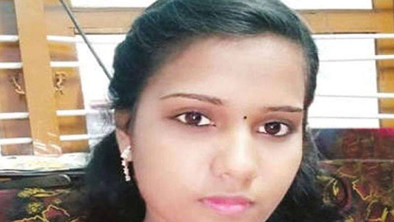 love issue...girl Student commits suicide